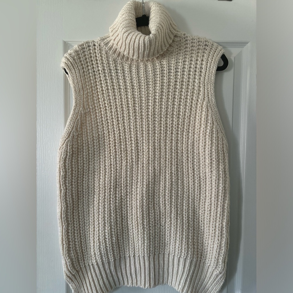 H&M sleeveless sweater